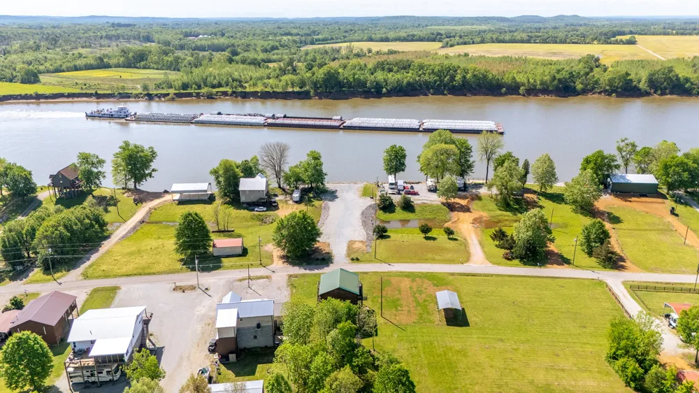 2705 Catfish Ln Crump, TN 38327