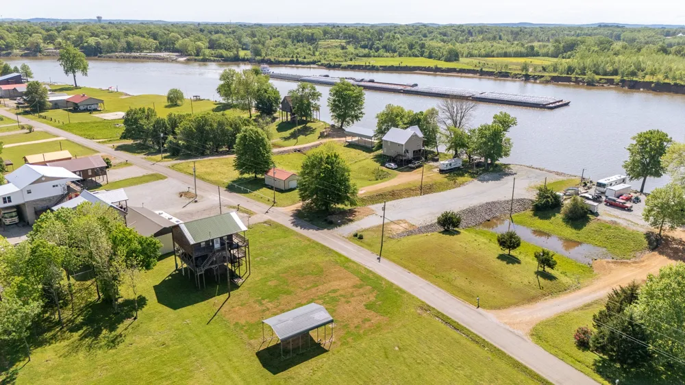 2705 Catfish Ln Crump, TN 38327
