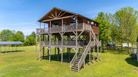 2705 Catfish Ln