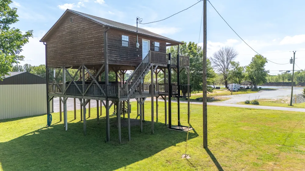 2705 Catfish Ln Crump, TN 38327