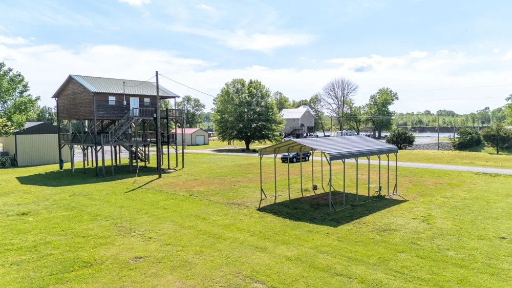 2705 Catfish Ln Crump, TN 38327