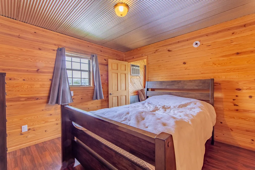 2705 Catfish Ln Crump, TN 38327