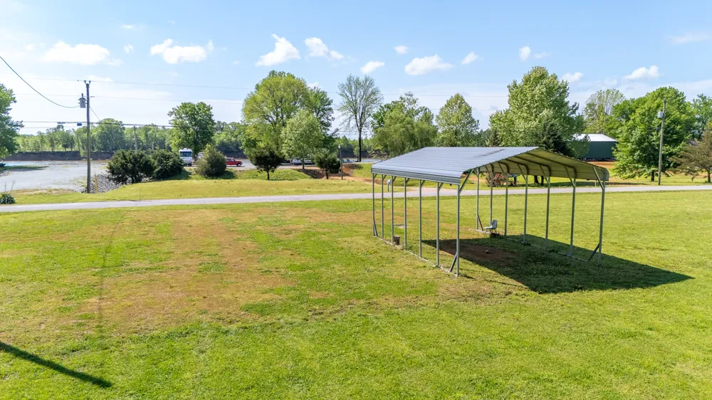 2705 Catfish Ln Crump, TN 38327