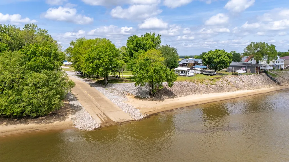 2705 Catfish Ln Crump, TN 38327