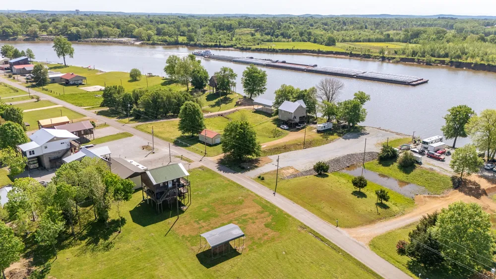 2705 Catfish Ln Crump, TN 38327