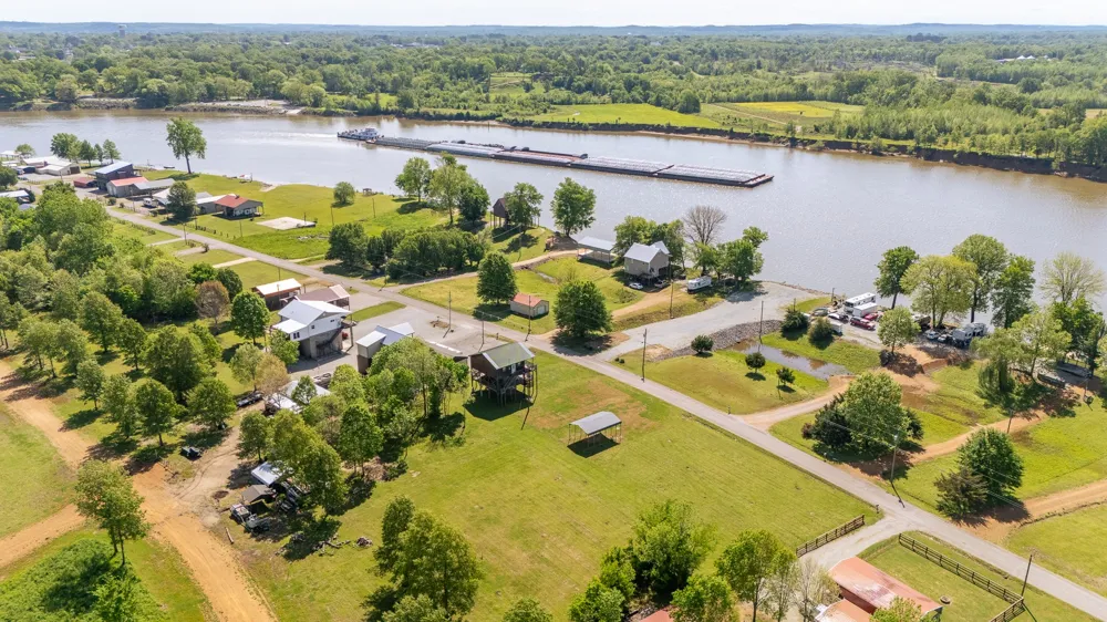 2705 Catfish Ln Crump, TN 38327