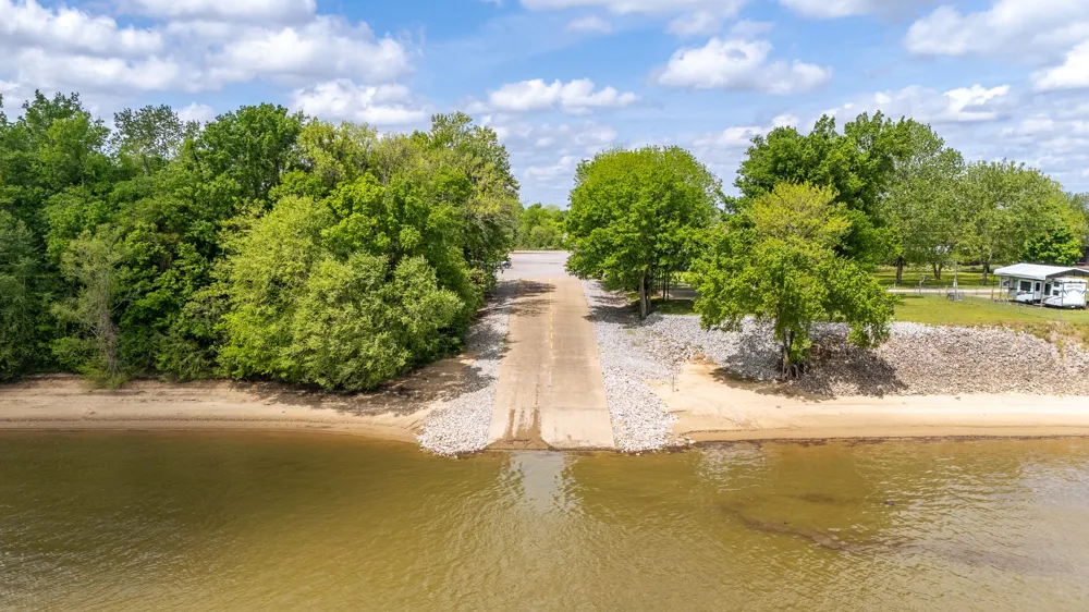 2705 Catfish Ln Crump, TN 38327