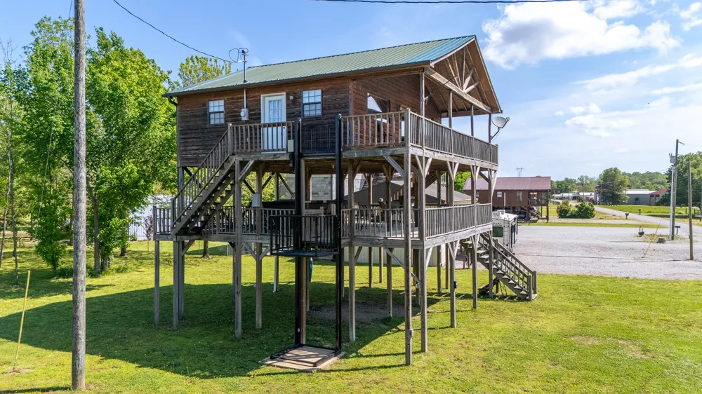 2705 Catfish Ln Crump, TN 38327