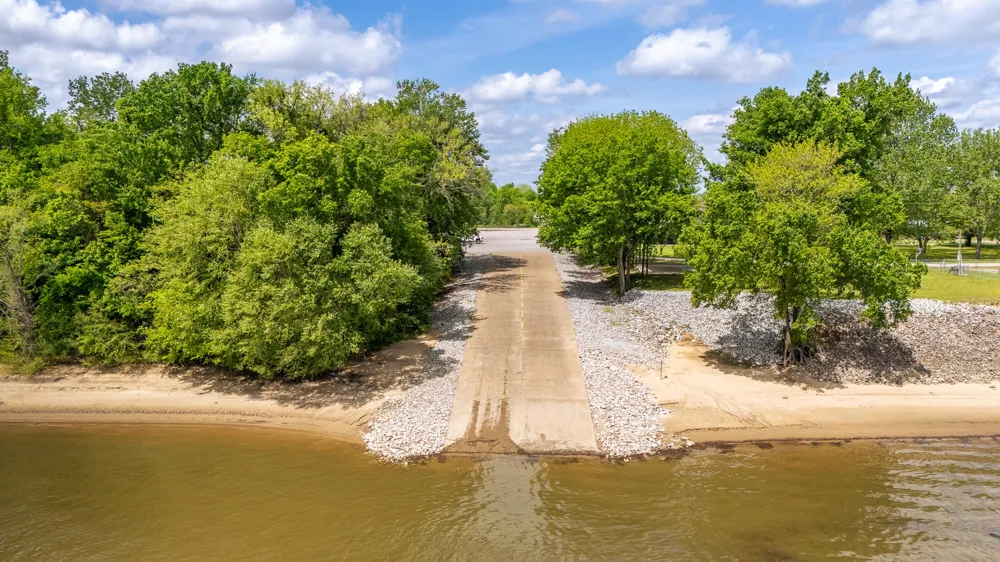2705 Catfish Ln Crump, TN 38327