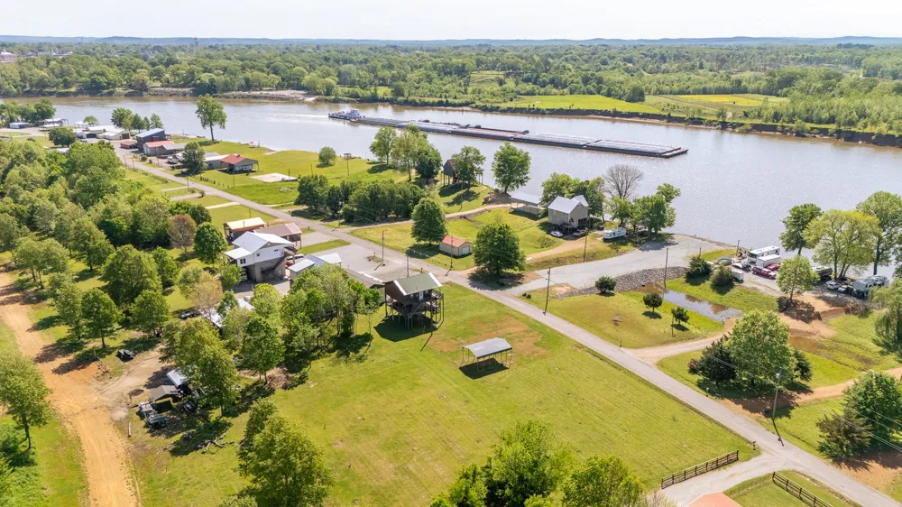 2705 Catfish Ln Crump, TN 38327