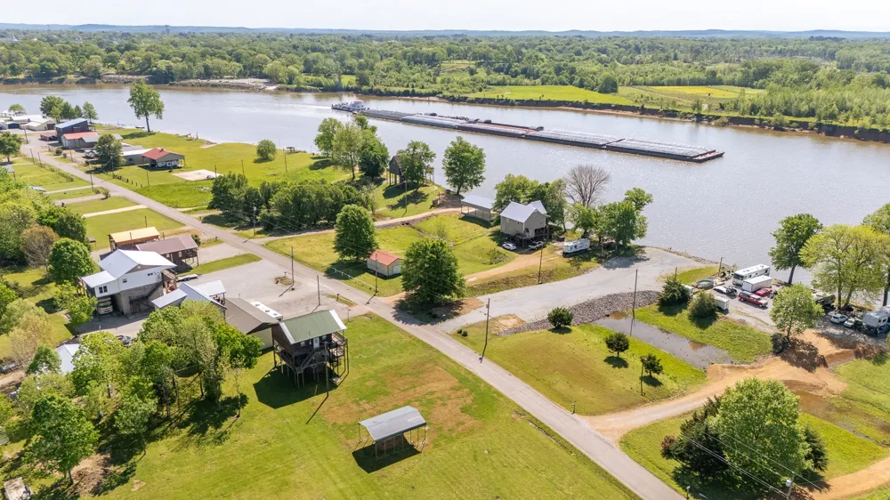 2705 Catfish Ln Crump, TN 38327