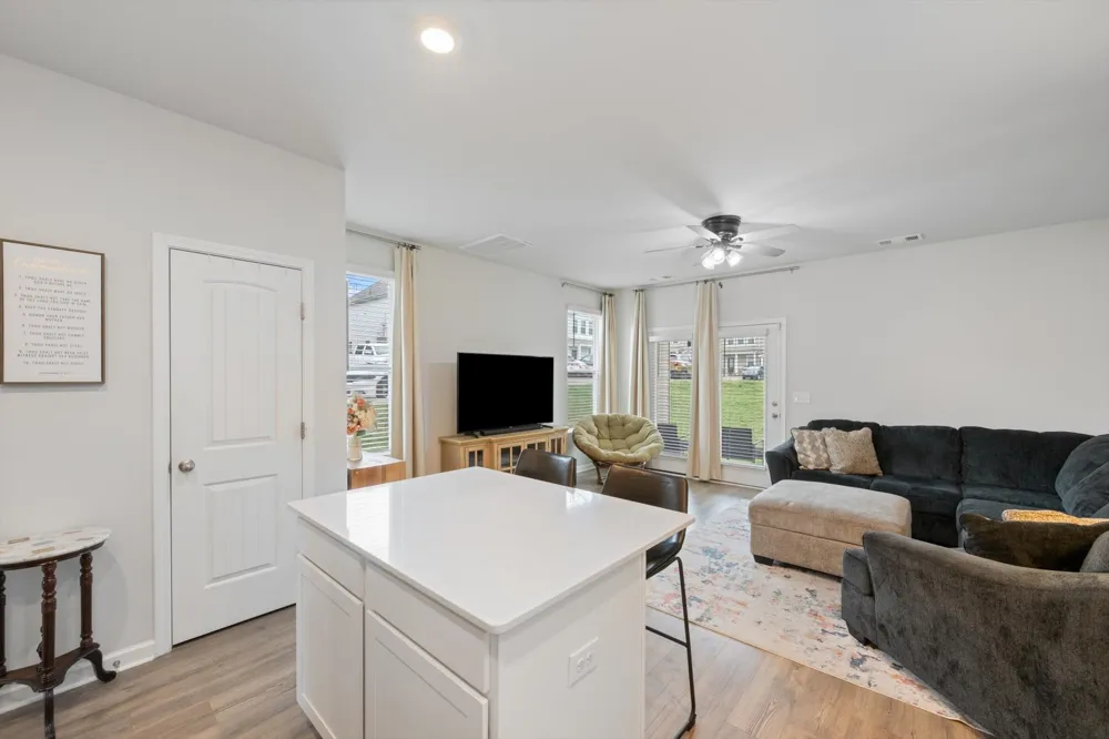 1434 Walker Way Columbia, TN 38401