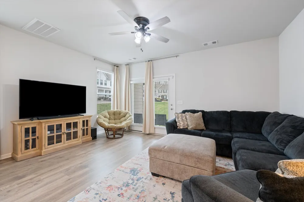 1434 Walker Way Columbia, TN 38401