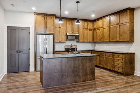 118 N Main St #C