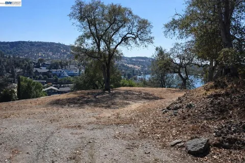 512 Winchester Way
