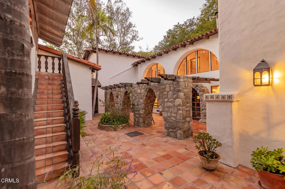 1519 Ayers Avenue Ojai, CA 93023
