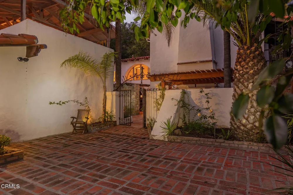 1519 Ayers Avenue Ojai, CA 93023