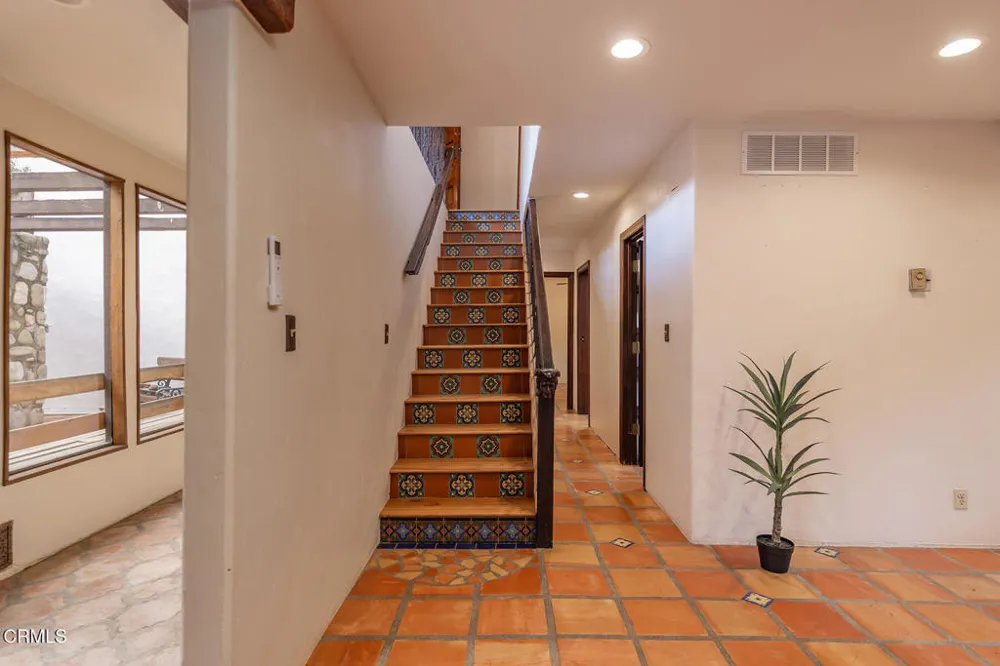 1519 Ayers Avenue Ojai, CA 93023
