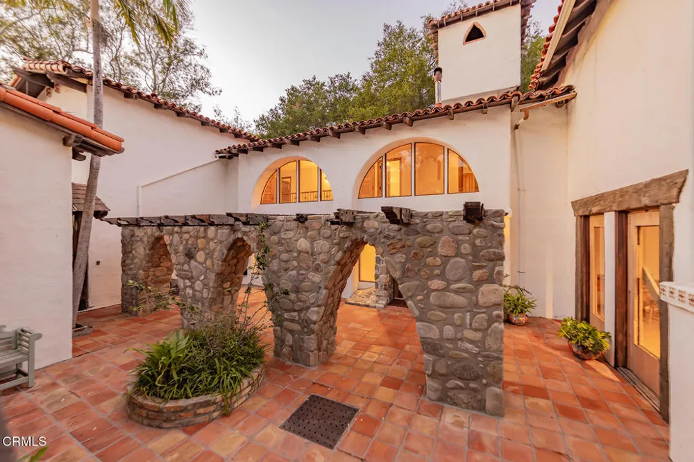 1519 Ayers Avenue Ojai, CA 93023