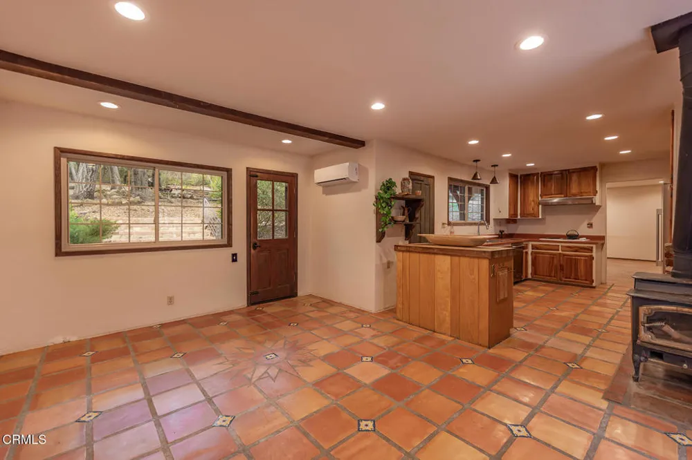 1519 Ayers Avenue Ojai, CA 93023