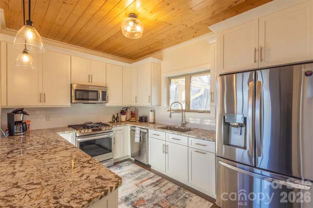 346 Birdymay Drive Tuckasegee, NC 28783