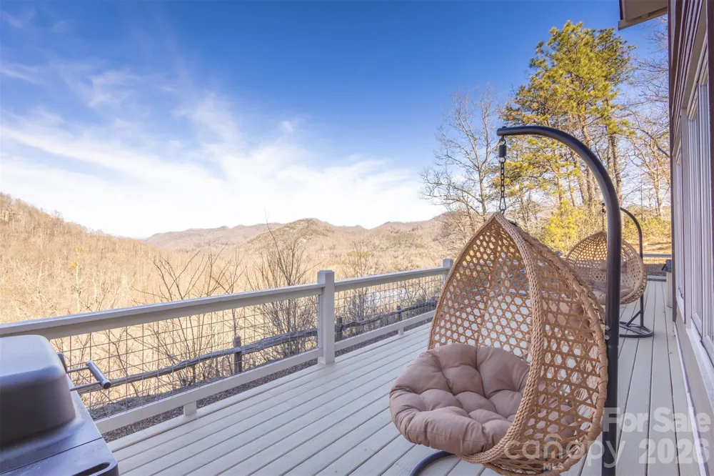 346 Birdymay Drive Tuckasegee, NC 28783