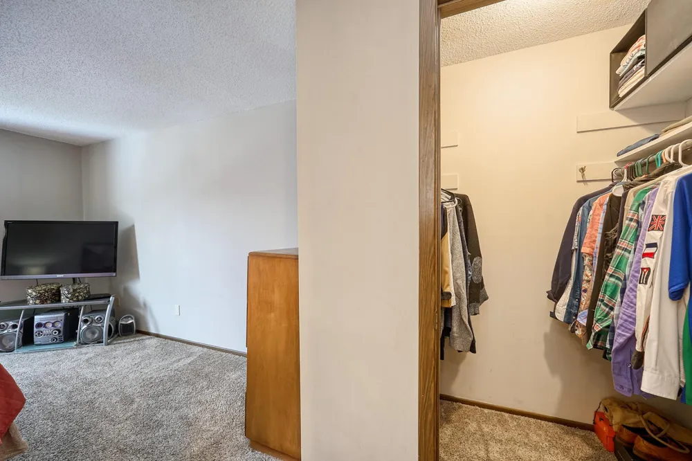 1117 Trailwood S Hopkins, MN 55343