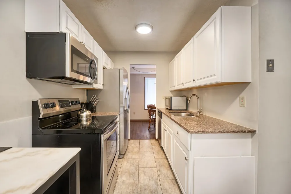 1117 Trailwood S Hopkins, MN 55343