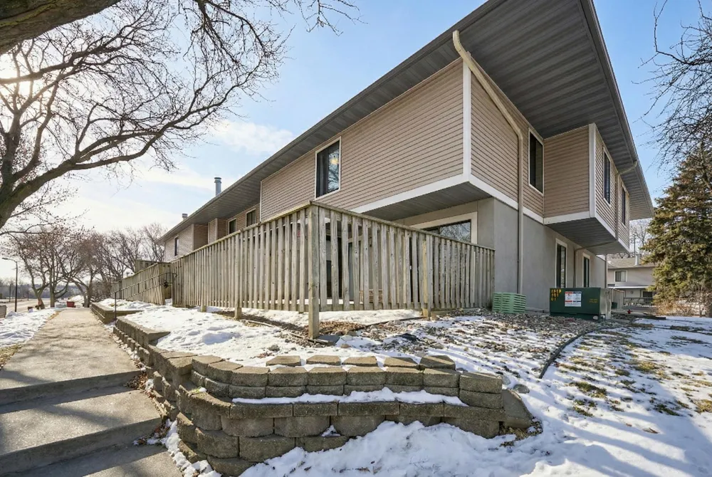 1117 Trailwood S Hopkins, MN 55343