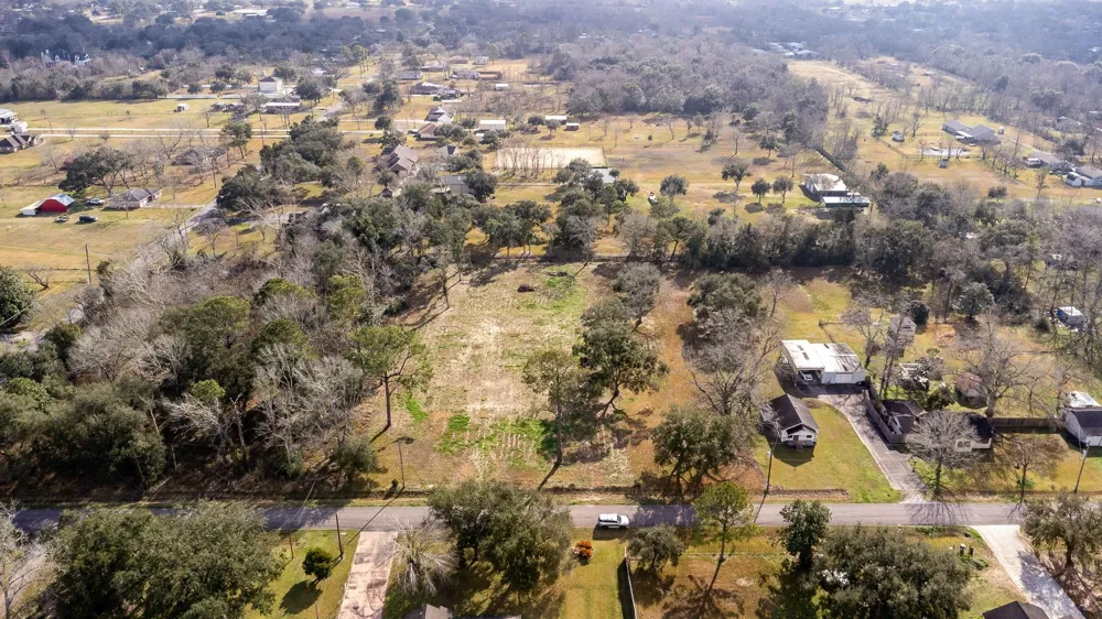 4813 S Elm Avenue Santa Fe, TX 77517