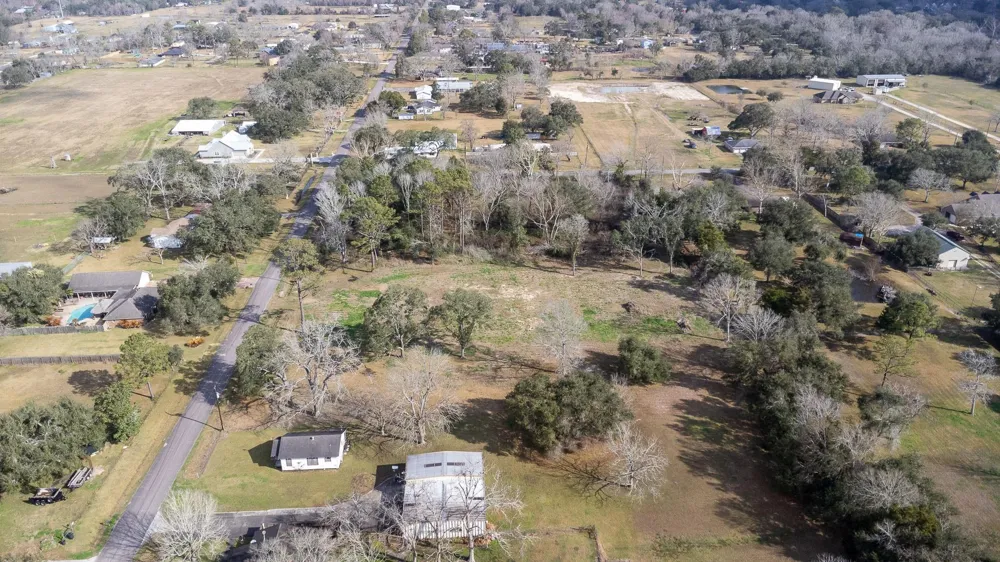 4813 S Elm Avenue Santa Fe, TX 77517