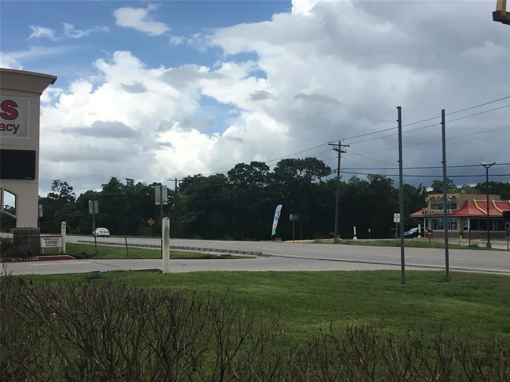908 S Columbia Drive West Columbia, TX 77486