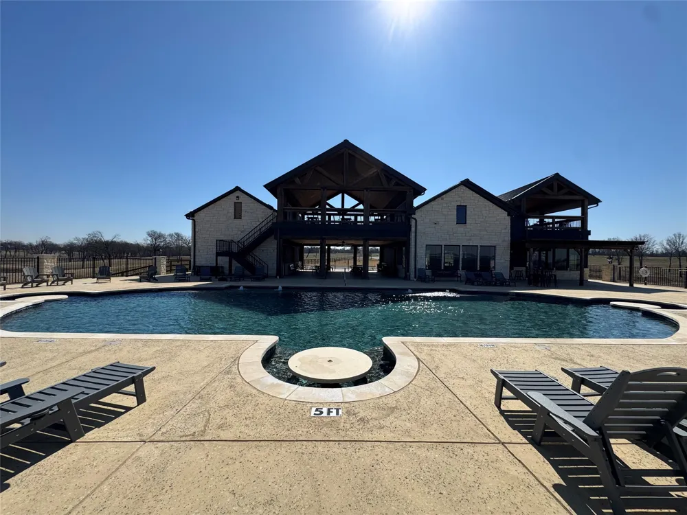 552 Lakeshore Lane Windom, TX 75492