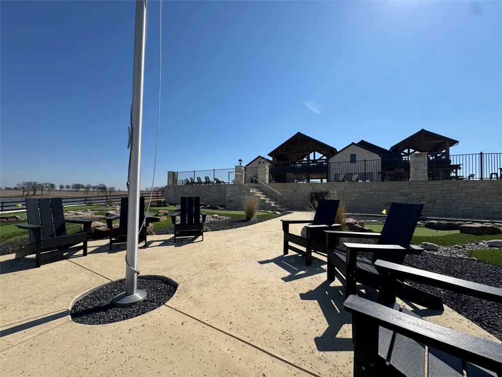 552 Lakeshore Lane Windom, TX 75492