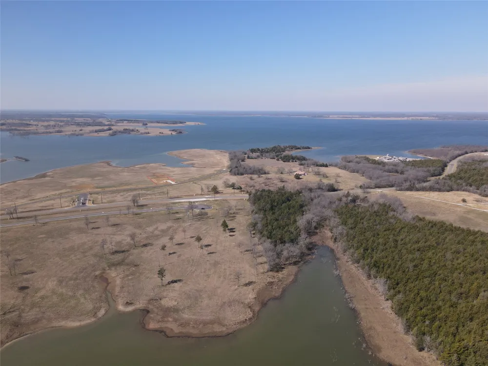 552 Lakeshore Lane Windom, TX 75492