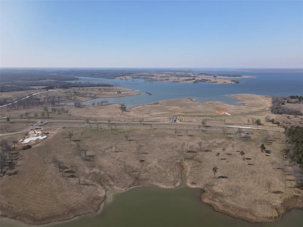 552 Lakeshore Lane Windom, TX 75492