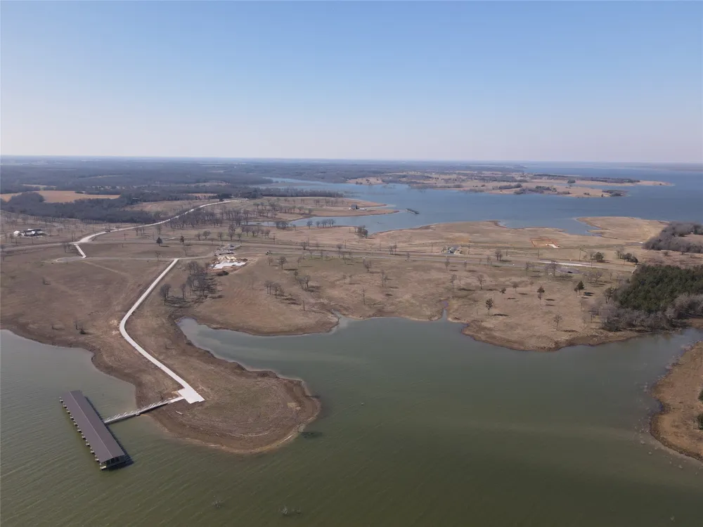 552 Lakeshore Lane Windom, TX 75492