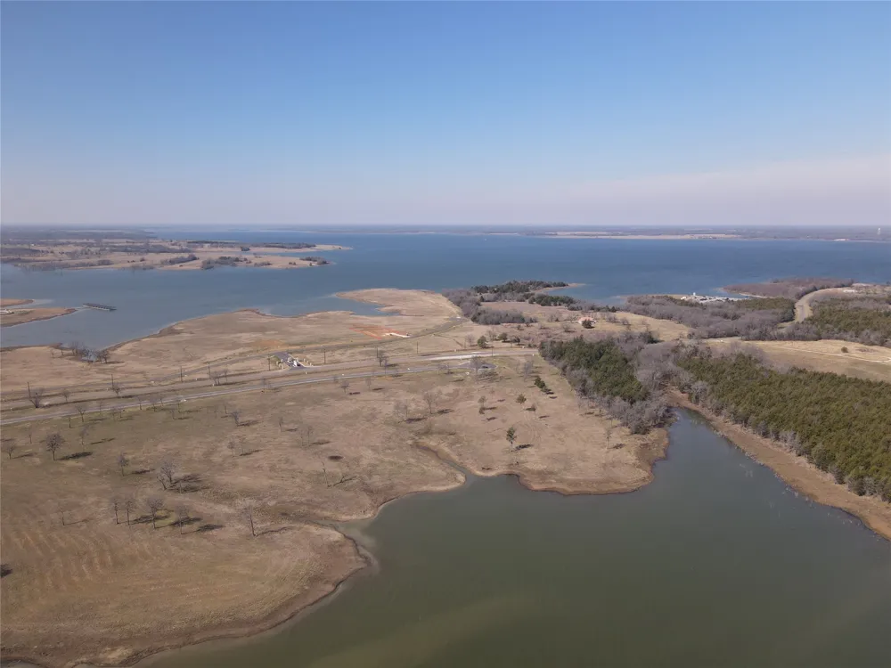 552 Lakeshore Lane Windom, TX 75492