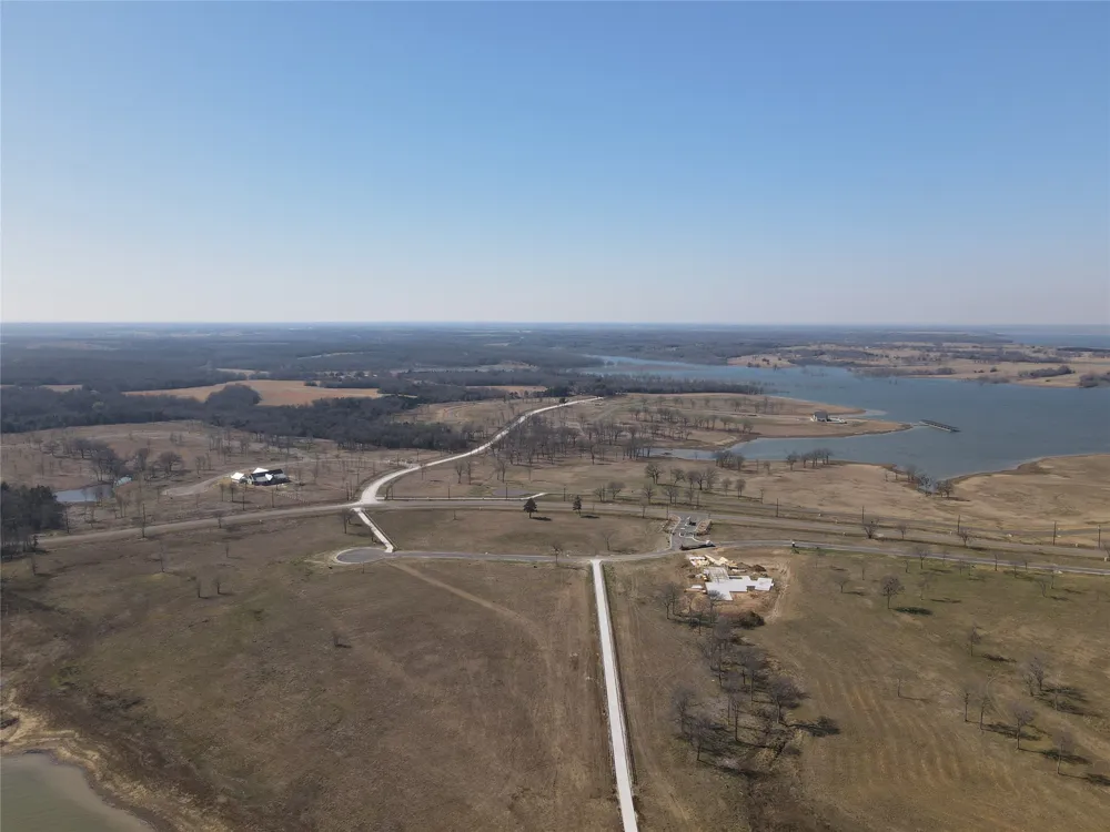 552 Lakeshore Lane Windom, TX 75492