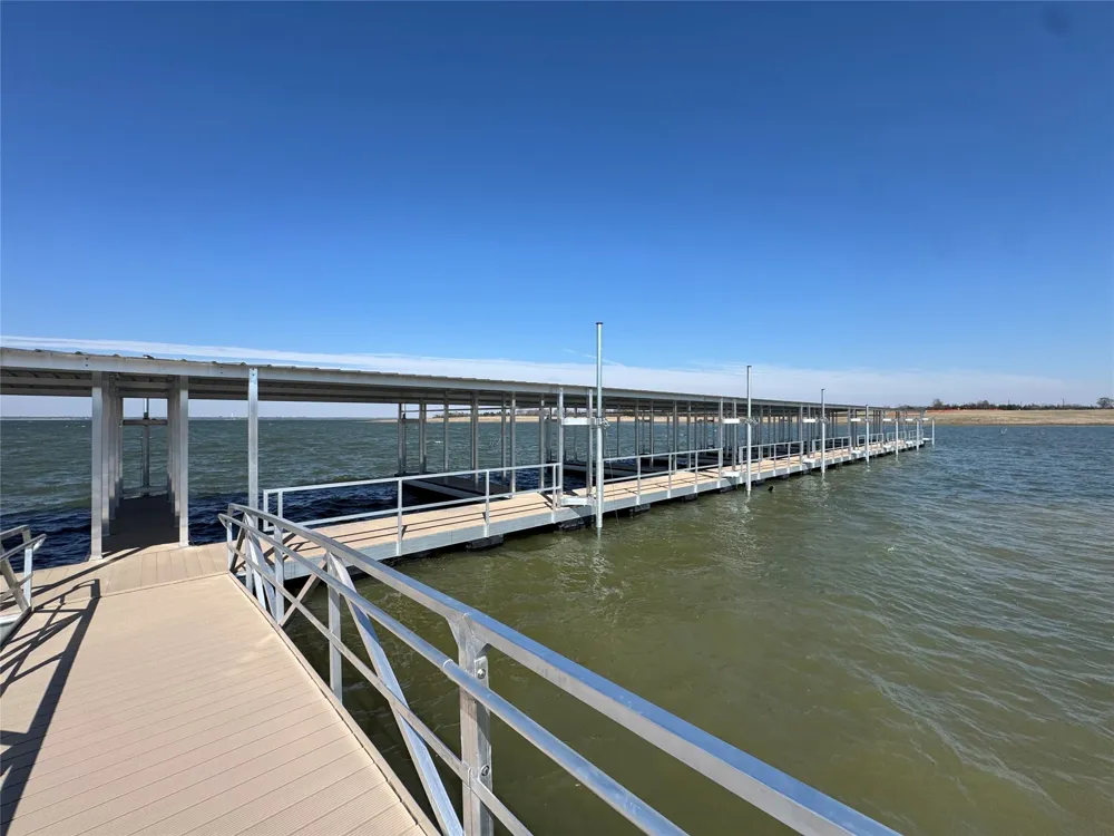 552 Lakeshore Lane Windom, TX 75492