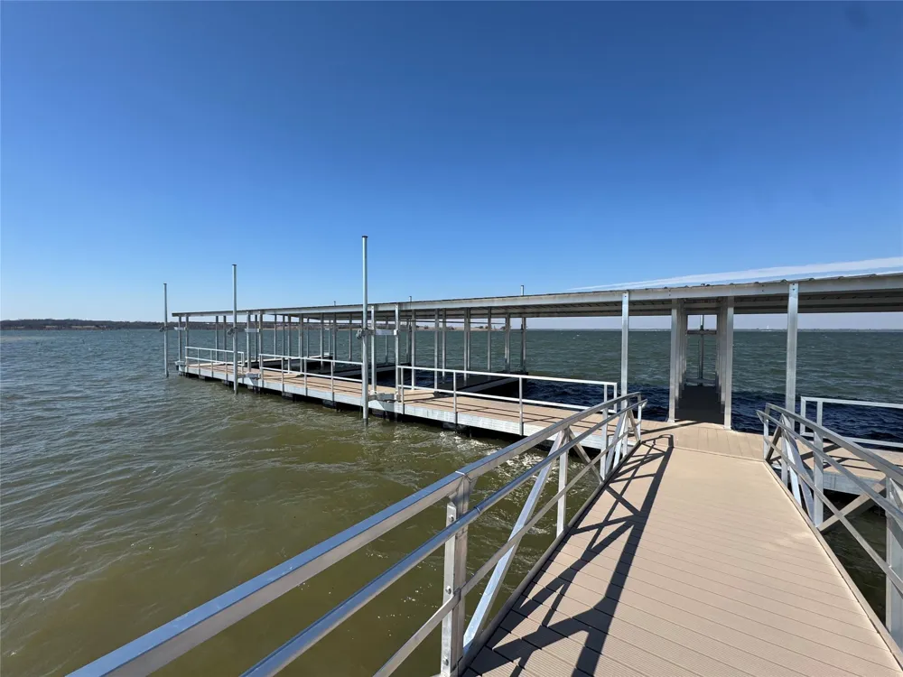 552 Lakeshore Lane Windom, TX 75492