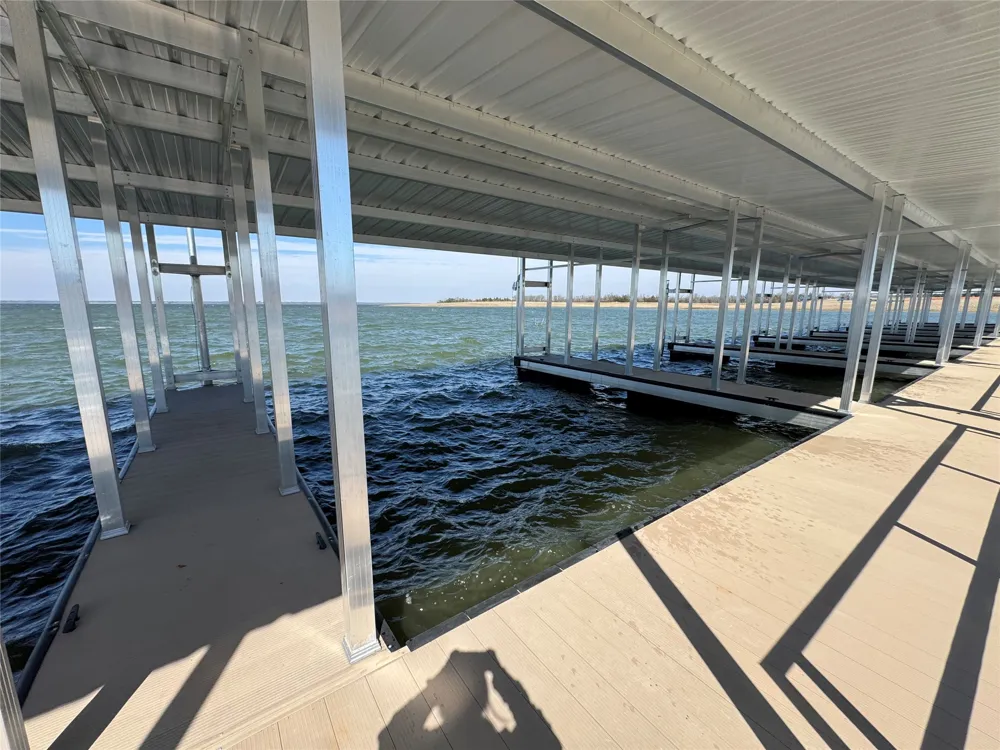 552 Lakeshore Lane Windom, TX 75492