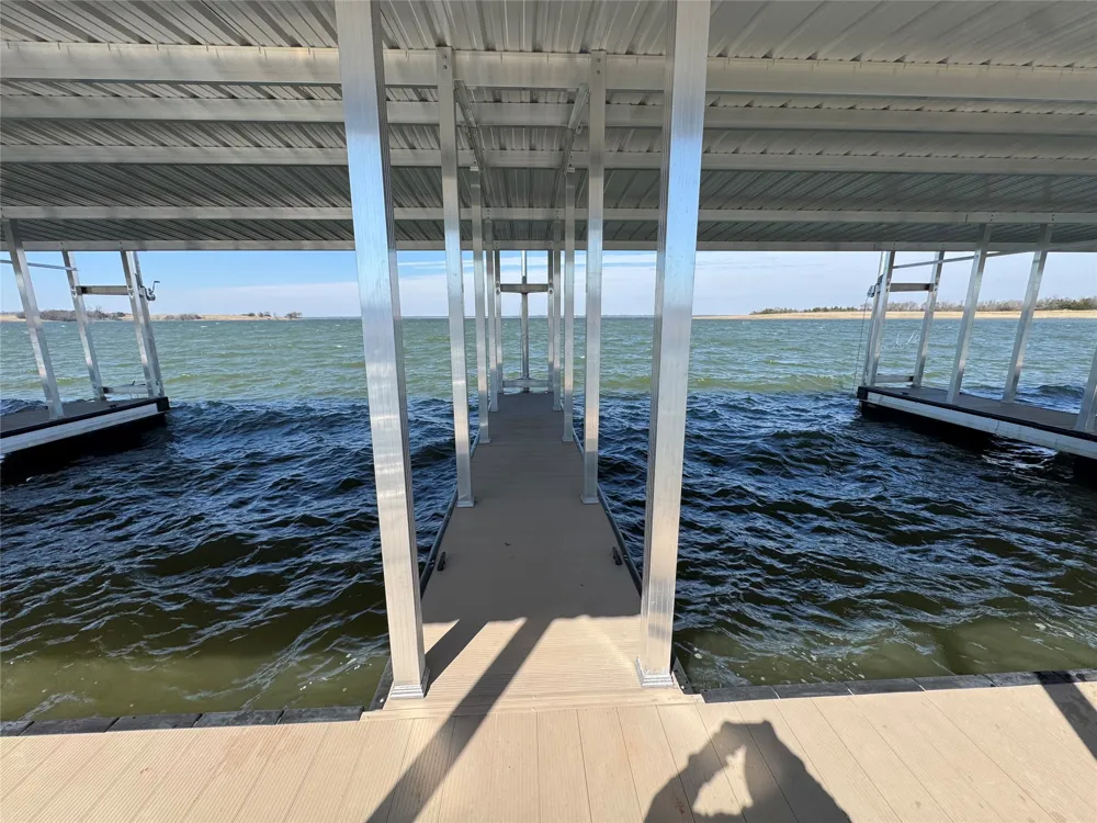 552 Lakeshore Lane Windom, TX 75492