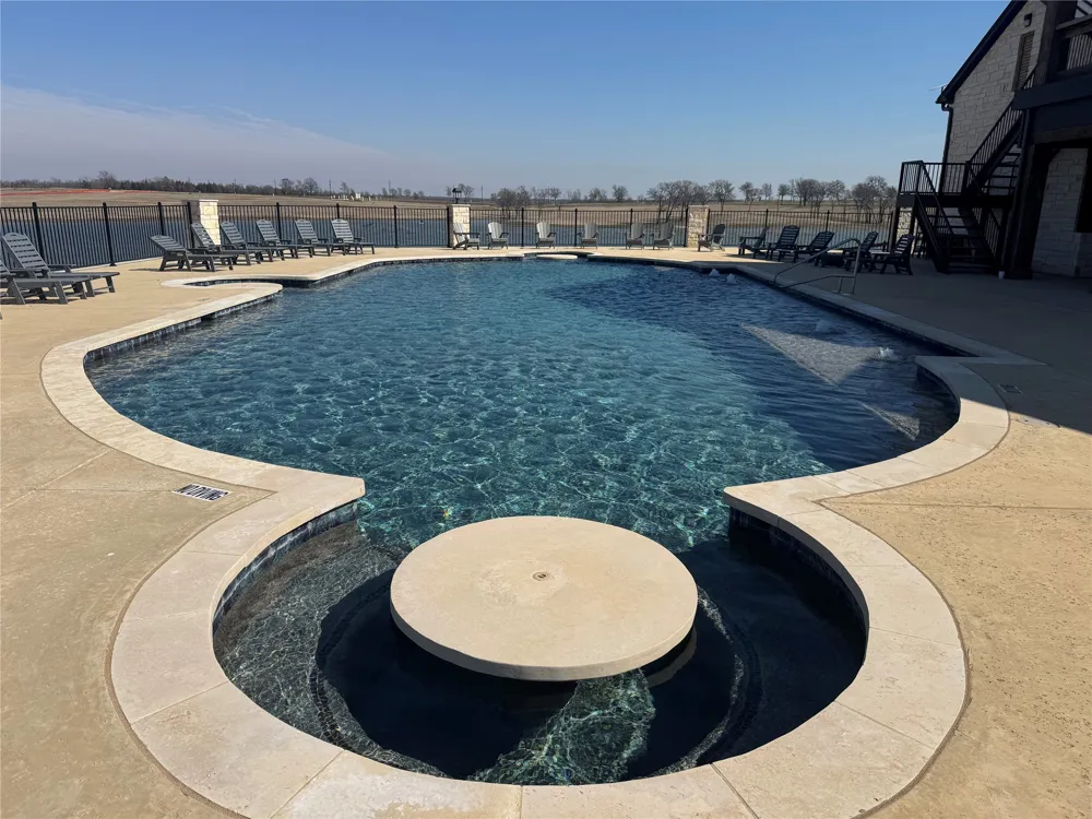 552 Lakeshore Lane Windom, TX 75492