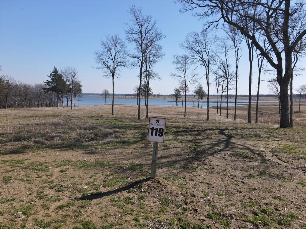 552 Lakeshore Lane Windom, TX 75492