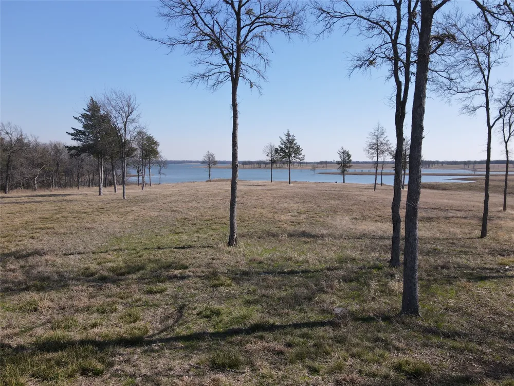552 Lakeshore Lane Windom, TX 75492