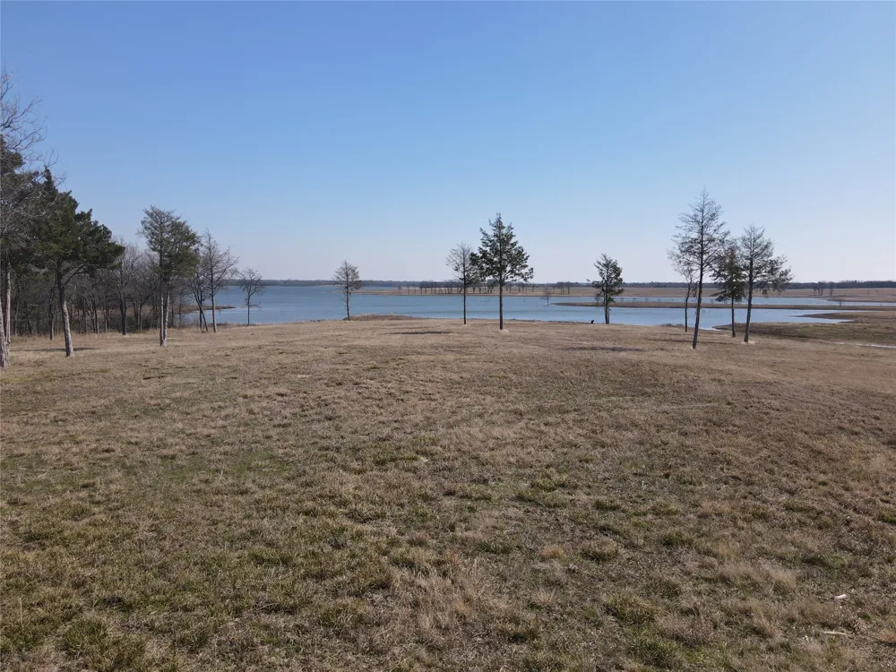 552 Lakeshore Lane Windom, TX 75492