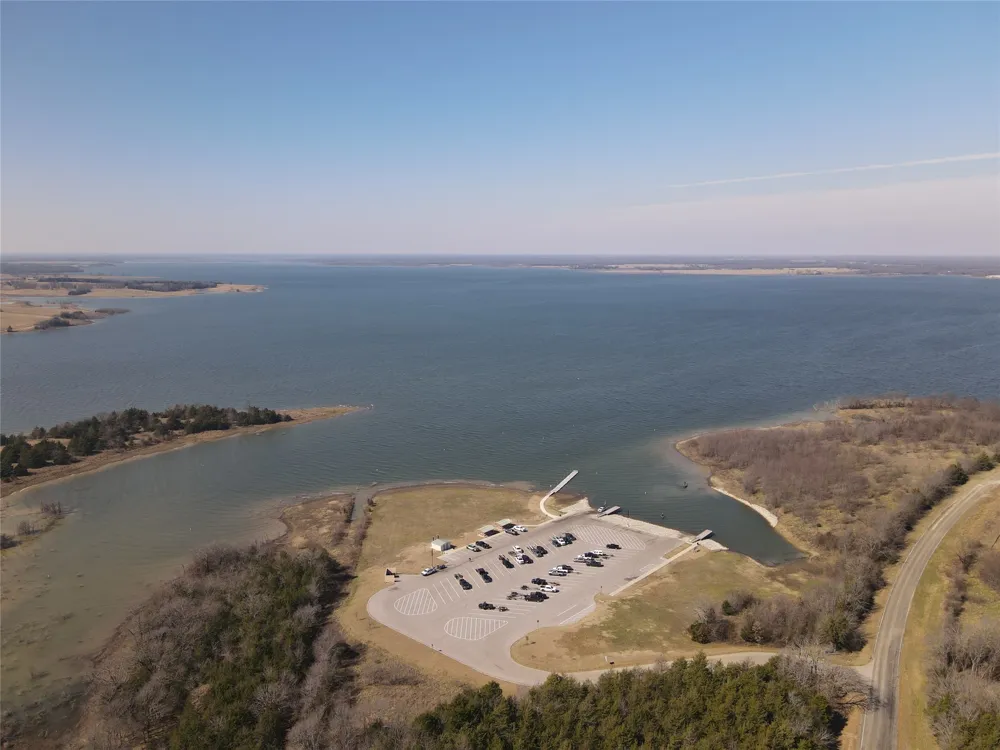 552 Lakeshore Lane Windom, TX 75492