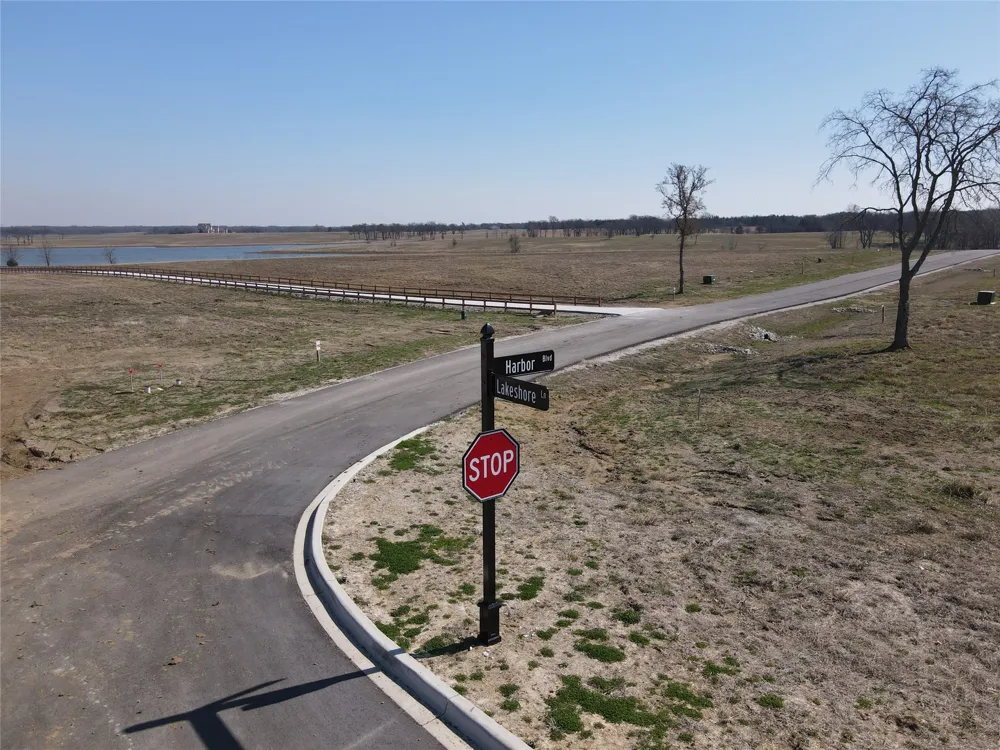 552 Lakeshore Lane Windom, TX 75492
