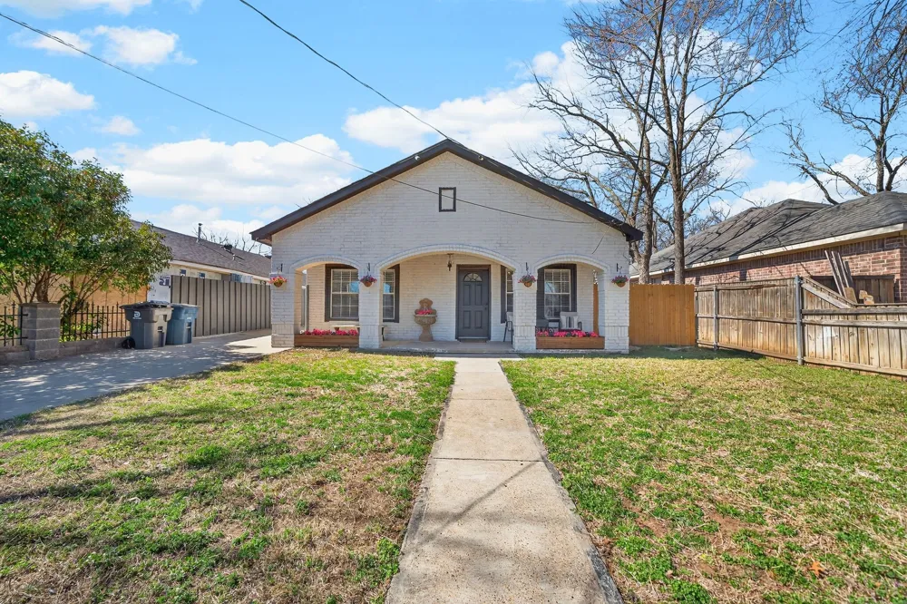 607 Bethpage Avenue Dallas, TX 75217